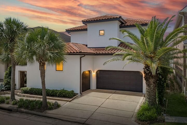 Property Photo: 721 Harborside Way TX 77565