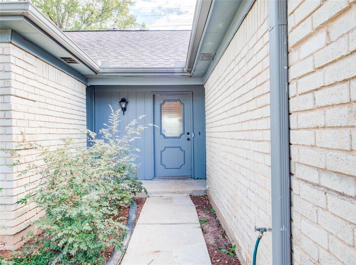 Property Photo: 3307 E Heatherock Circle TX 77479