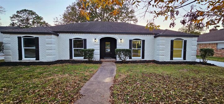 Property Photo: 18630 Prince William Lane TX 77058
