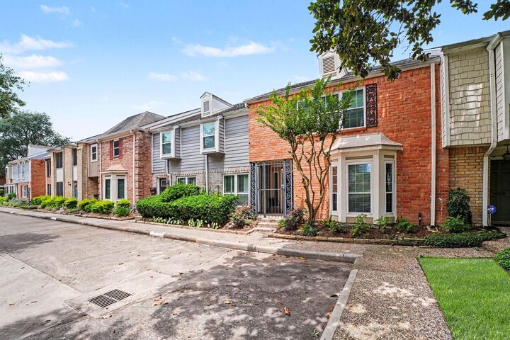 Property Photo:  1661 W Sam Houston Parkway S  TX 77042 