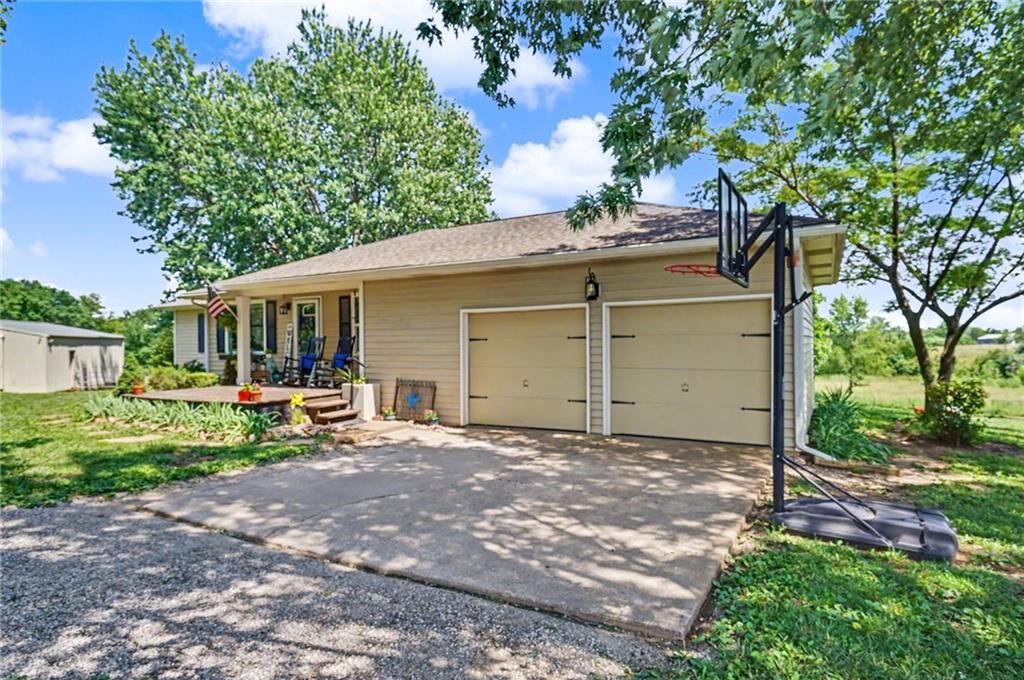 Property Photo:  1748 E 800th Road  KS 66049 