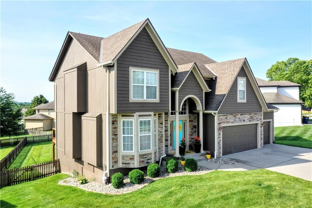 Property Photo: 2221 SW Hawk View Road MO 64082