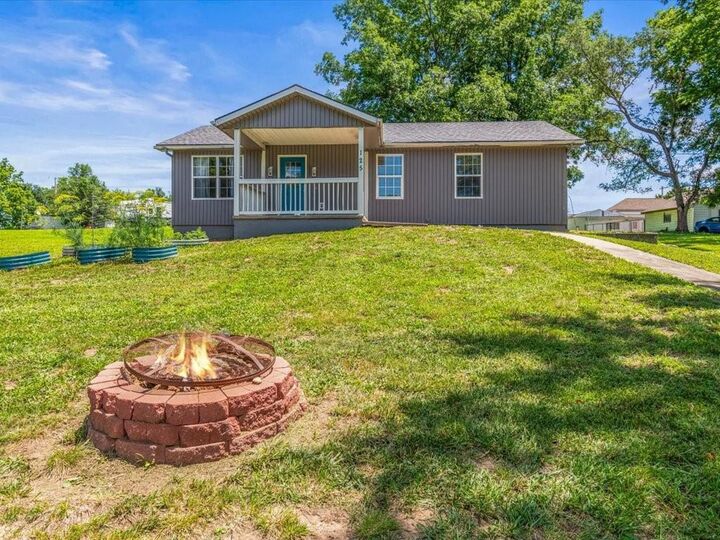 Property Photo: 125 N 23rd Street MO 64067