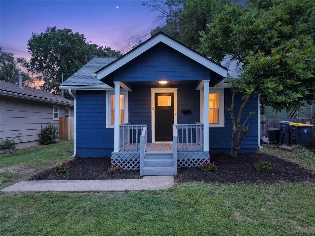 Property Photo: 110 W 79th Terrace MO 64114