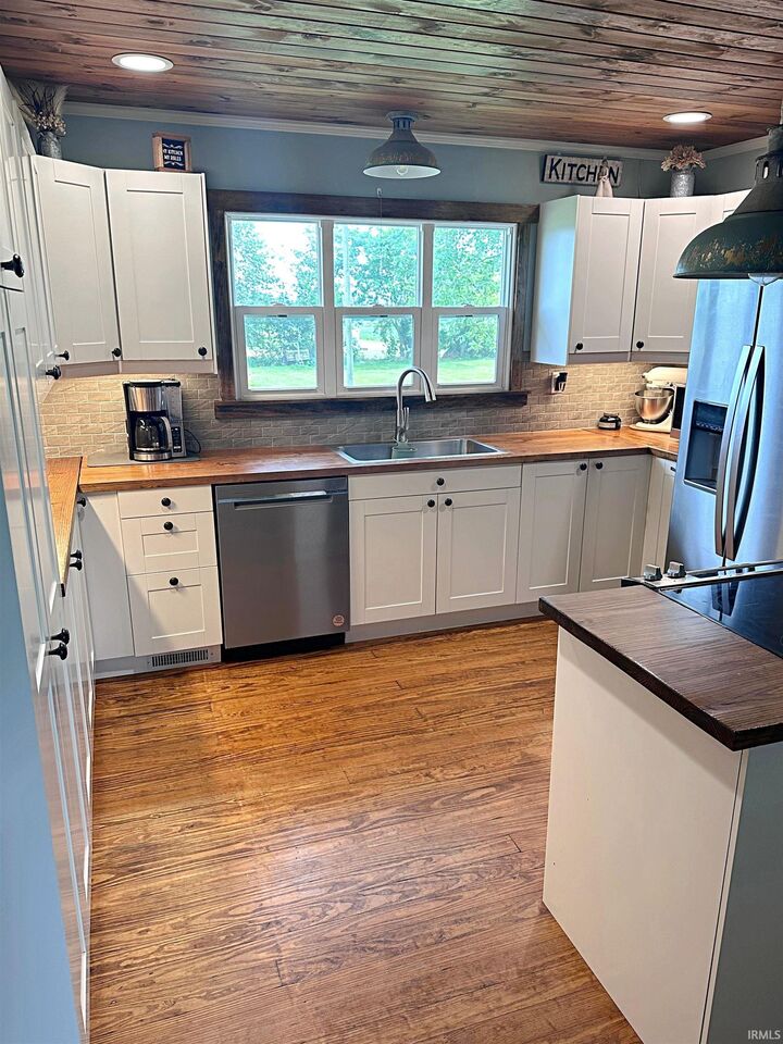 Property Photo: 2335 E 400 S IN 47501