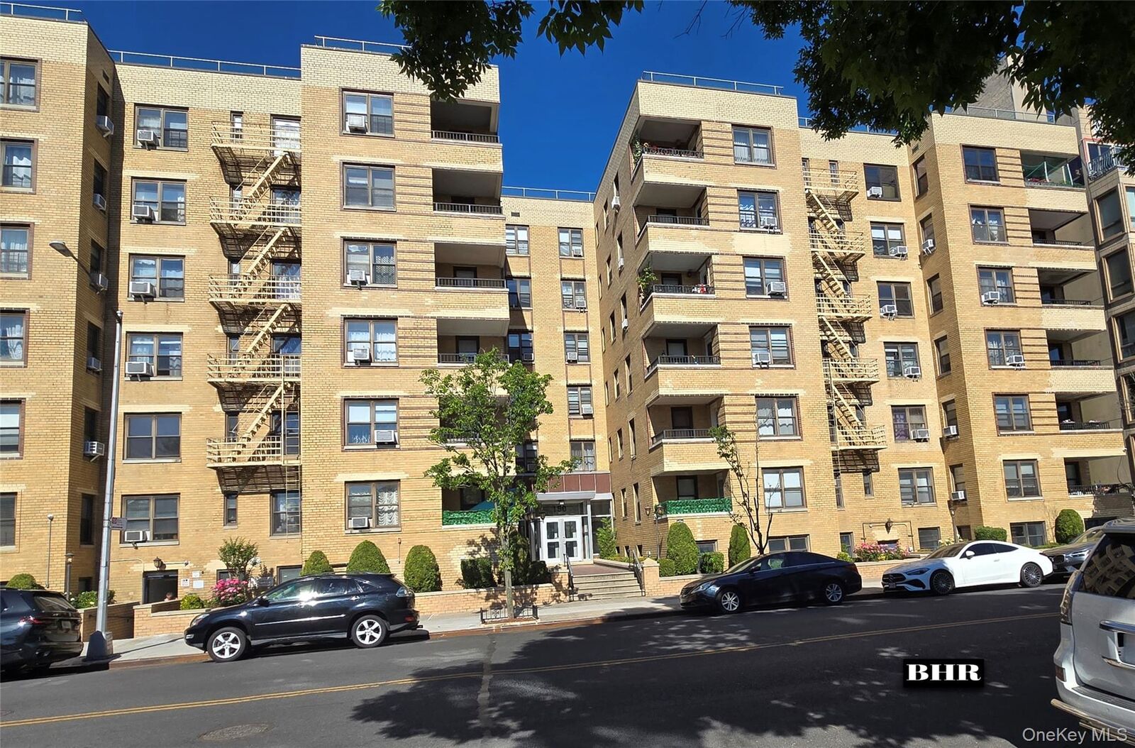 Property Photo: 150 W End Avenue 3E NY 11235