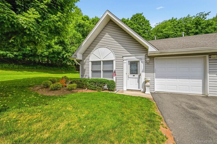 Property Photo:  36 Windsor Circle D1  NY 10956 