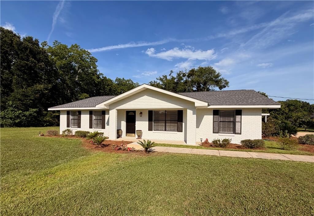 Property Photo:  1675 Dawes Road  AL 36695 