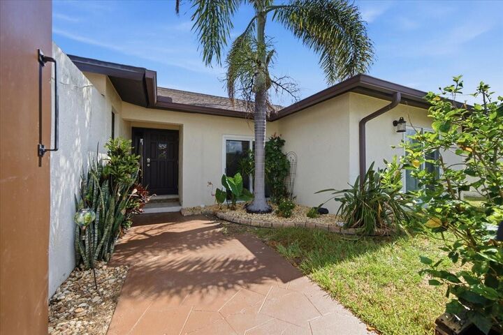 Property Photo: 13510 Avista Drive FL 33624