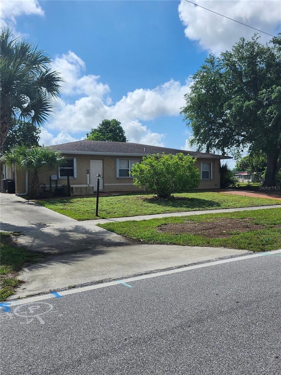 Property Photo: 2220 Birchcrest Boulevard FL 33952