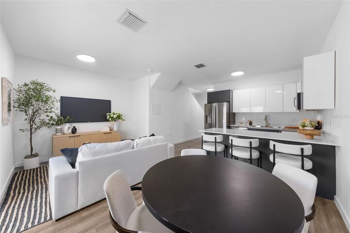 Property Photo:  1589 NW 29th Road 7  FL 32605 