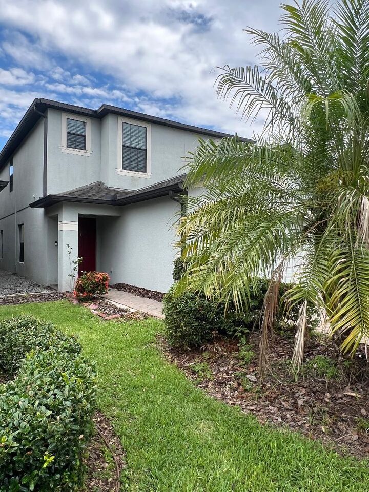 Property Photo: 1142 Ballard Green Place FL 33511