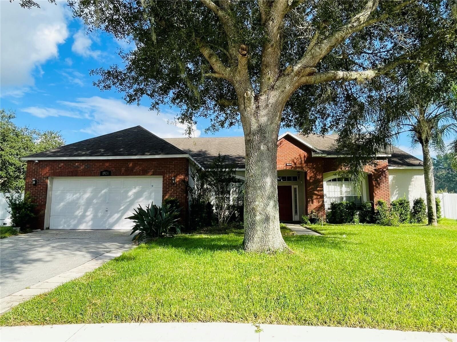 Property Photo: 1924 Rachels Ridge Loop FL 34761