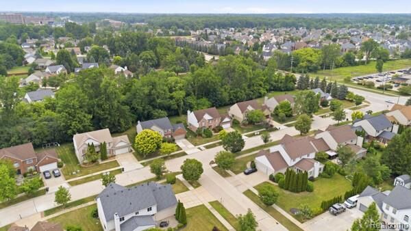 Property Photo:  2931 Briarwood Drive  MI 48085 1156 