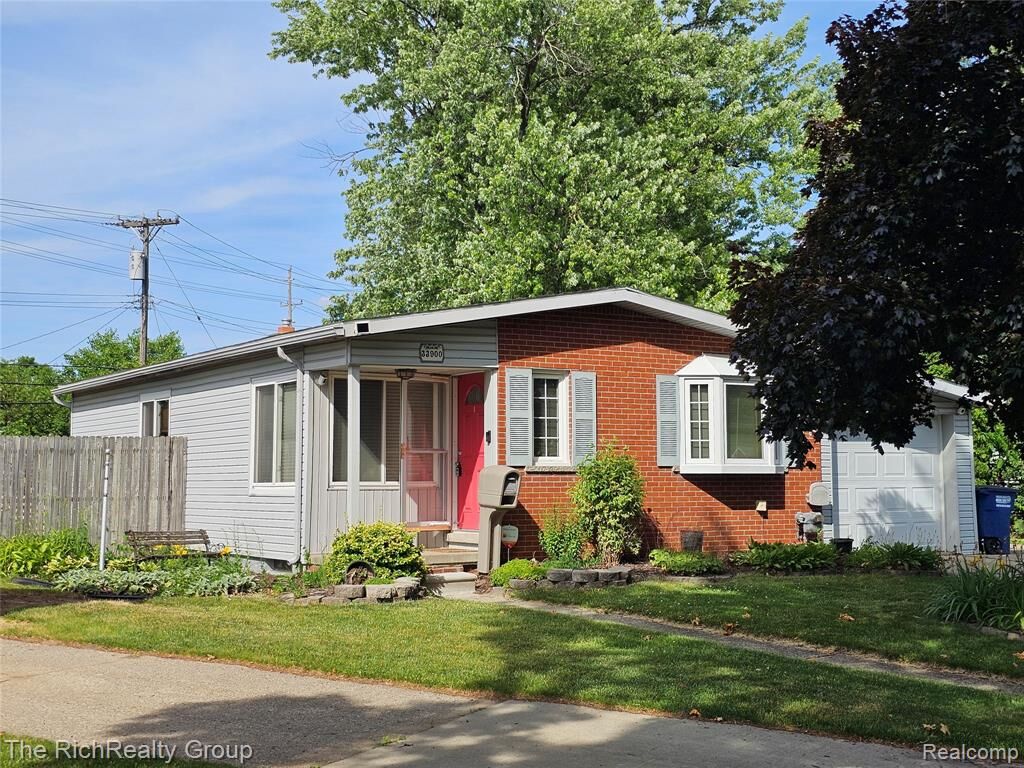 Property Photo:  33900 Beechnut Street  MI 48186 4502 