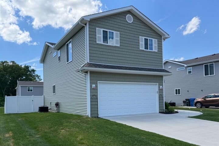 Property Photo:  3963 Lotus Landing Circle  MI 48329-1365 