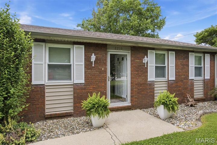 Property Photo: 2210 Broadway IL 62249