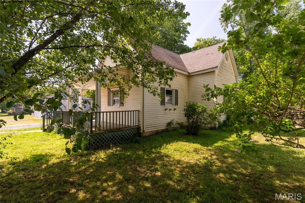Property Photo:  310 W Tenth Street  IL 62951 