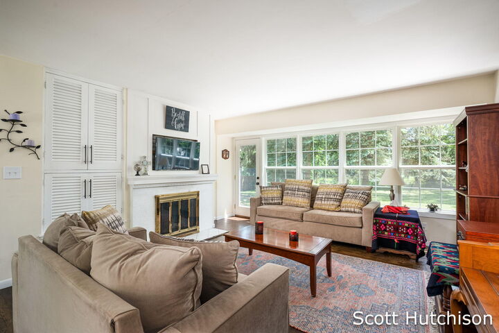Property Photo: 4316 Kennilworth Drive SE MI 49546
