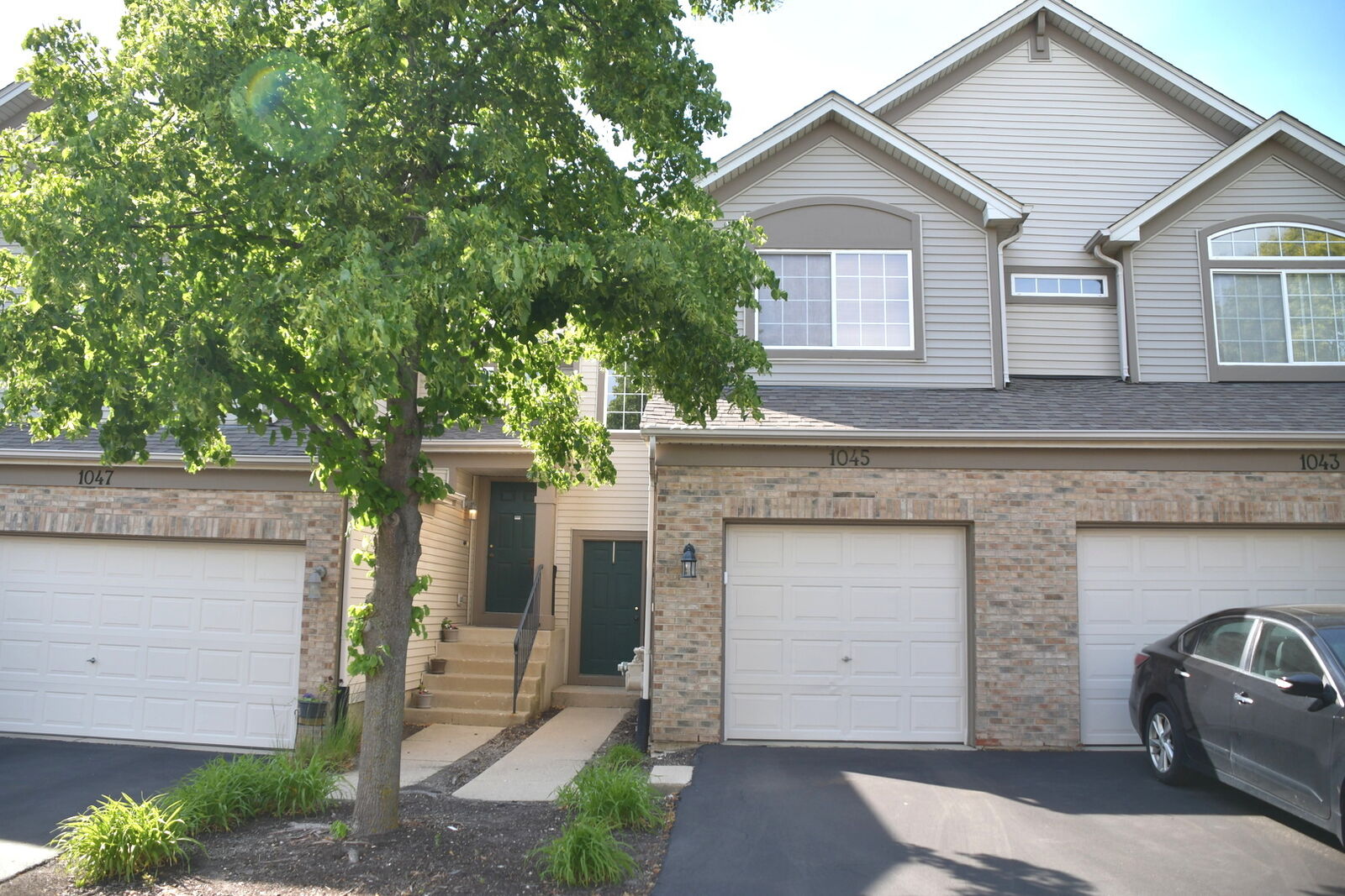 Property Photo: 1045 Woodview Court IL 60502