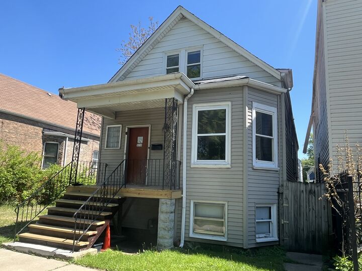 Property Photo: 5233 S Hermitage Avenue IL 60609