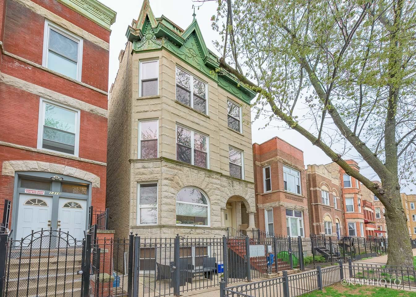 Property Photo:  1312 N Artesian Avenue 1R  IL 60622 