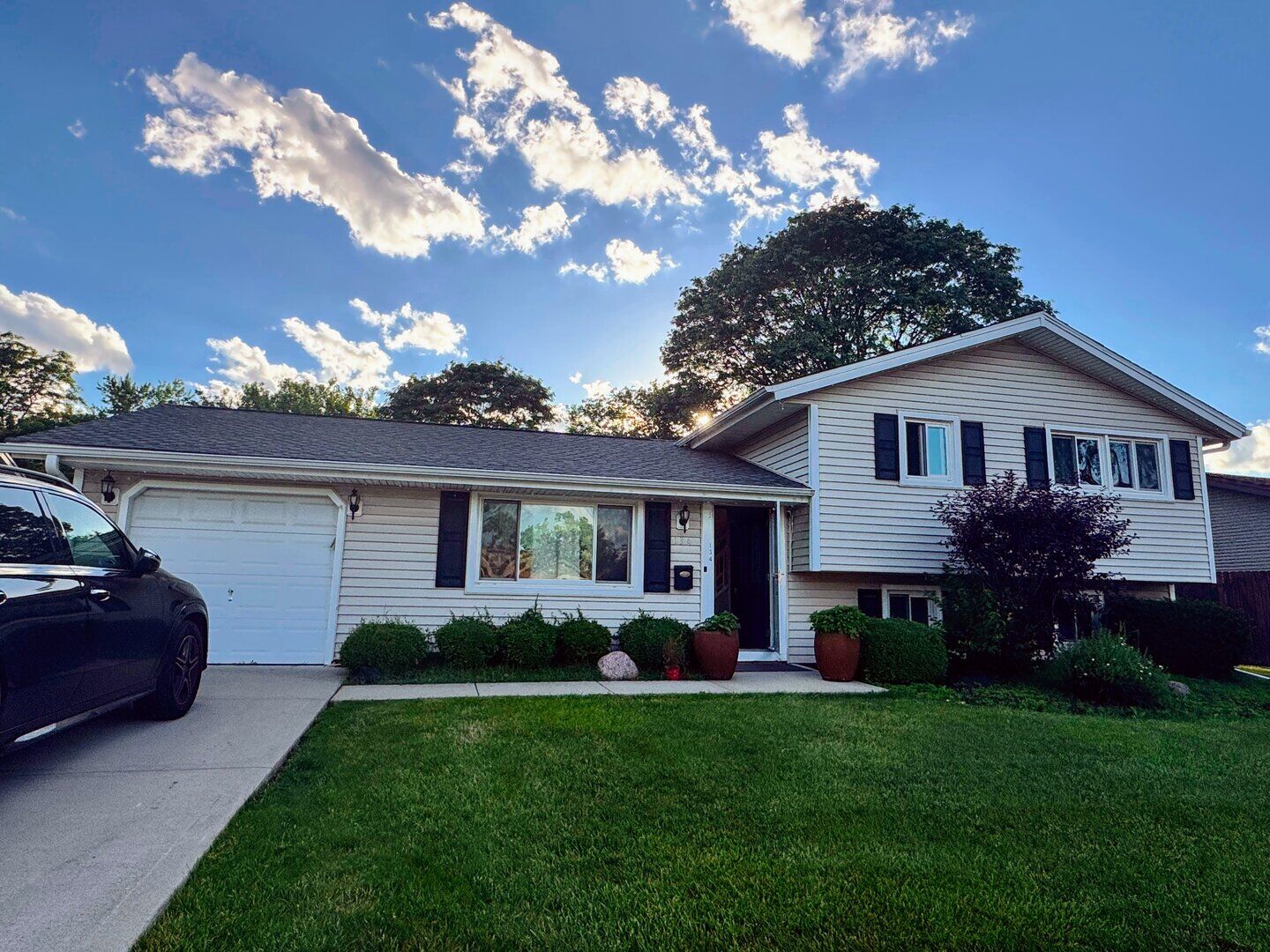 Property Photo:  134 S Salem Drive  IL 60193 