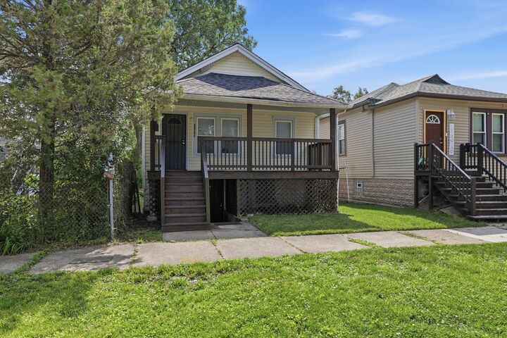 Property Photo:  11317 S Carpenter Street  IL 60643 