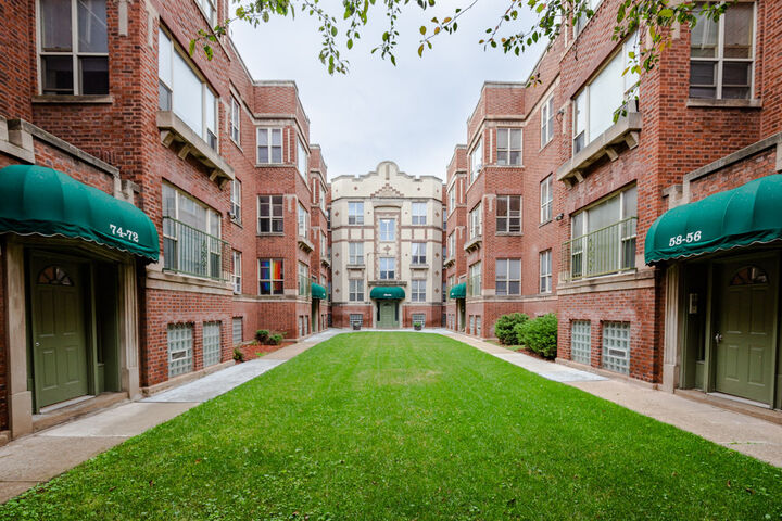Property Photo: 5162 S King Drive 1 IL 60615