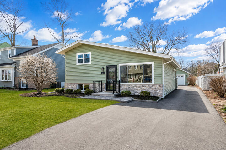 Property Photo:  646 W Babcock Avenue  IL 60126 