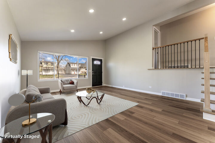Property Photo: 646 W Babcock Avenue IL 60126