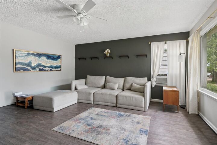 Property Photo:  121 Davison Street  IL 60433 