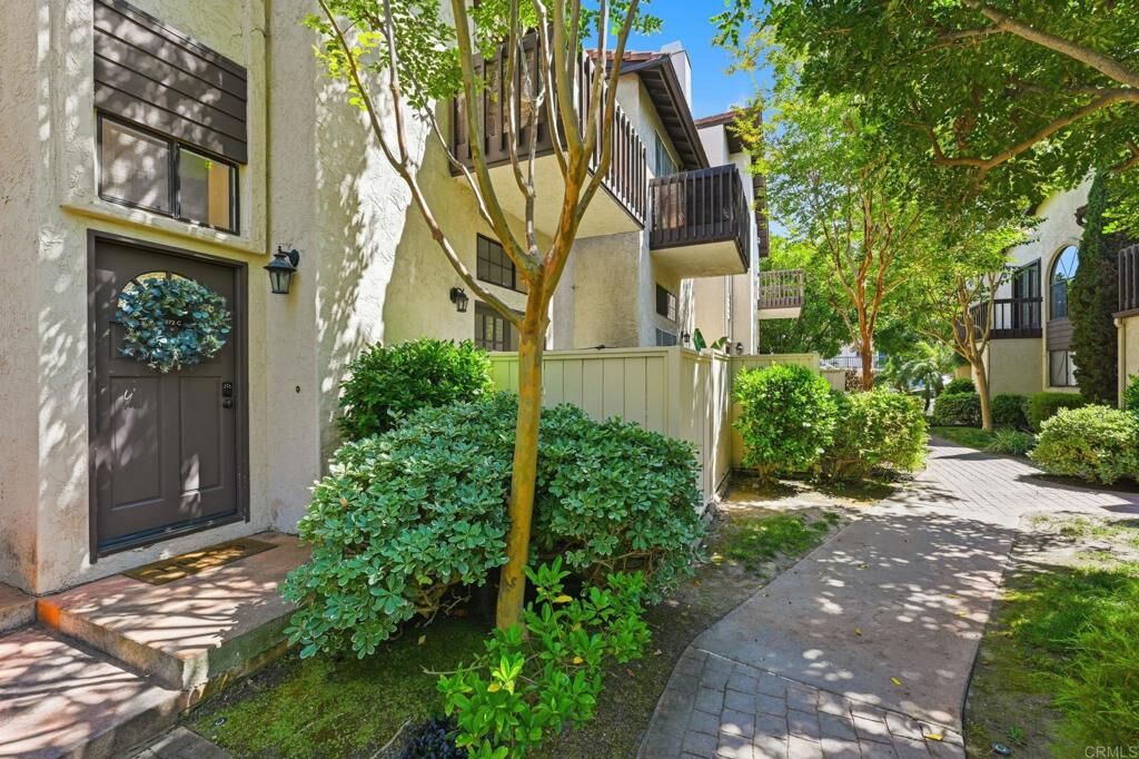 Property Photo:  2372 Altisma Way C  CA 92009 