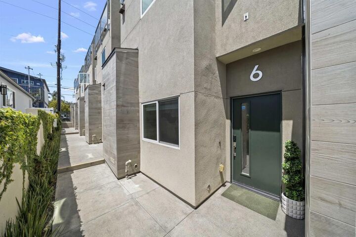 Property Photo:  