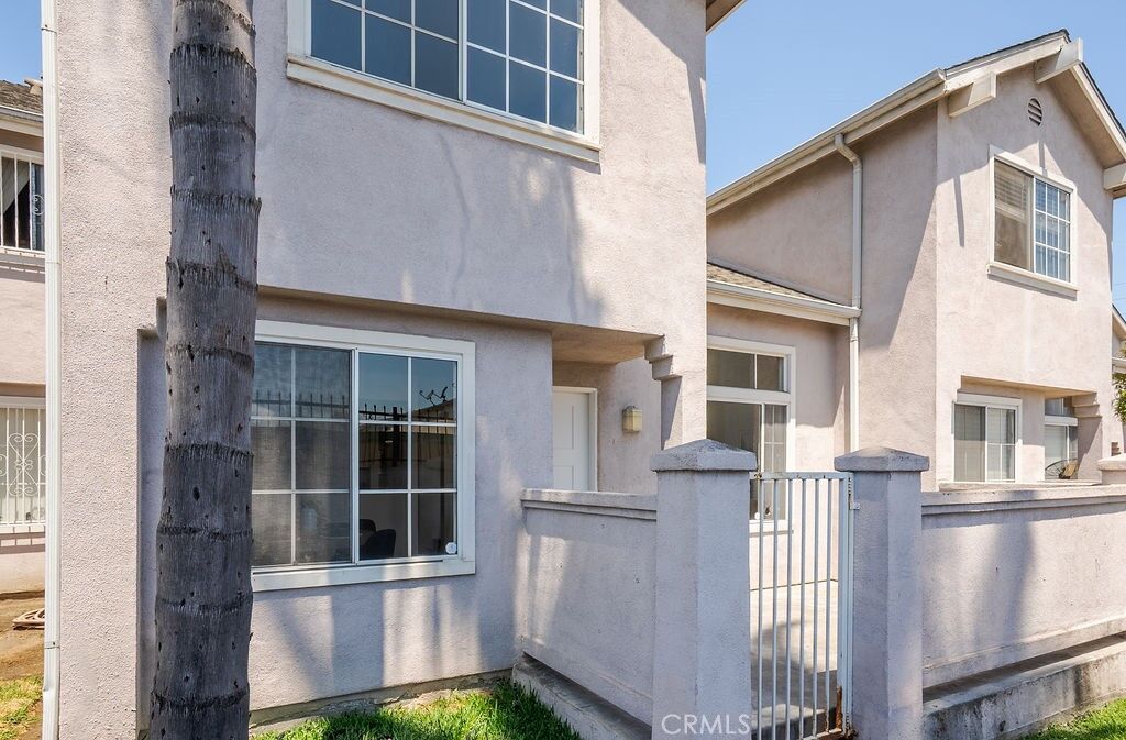 Property Photo: 820 W Compton 24 CA 90220