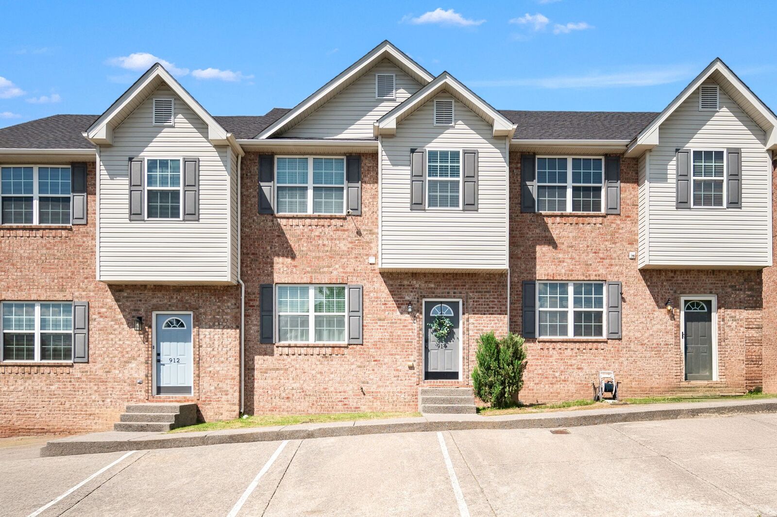 Property Photo:  914 Spence Enclave Ct  TN 37210 