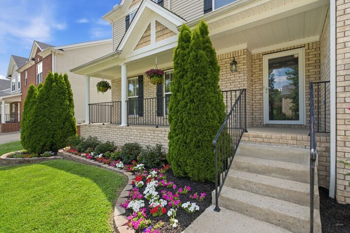 Property Photo:  177 Vintage Cir  TN 37075 