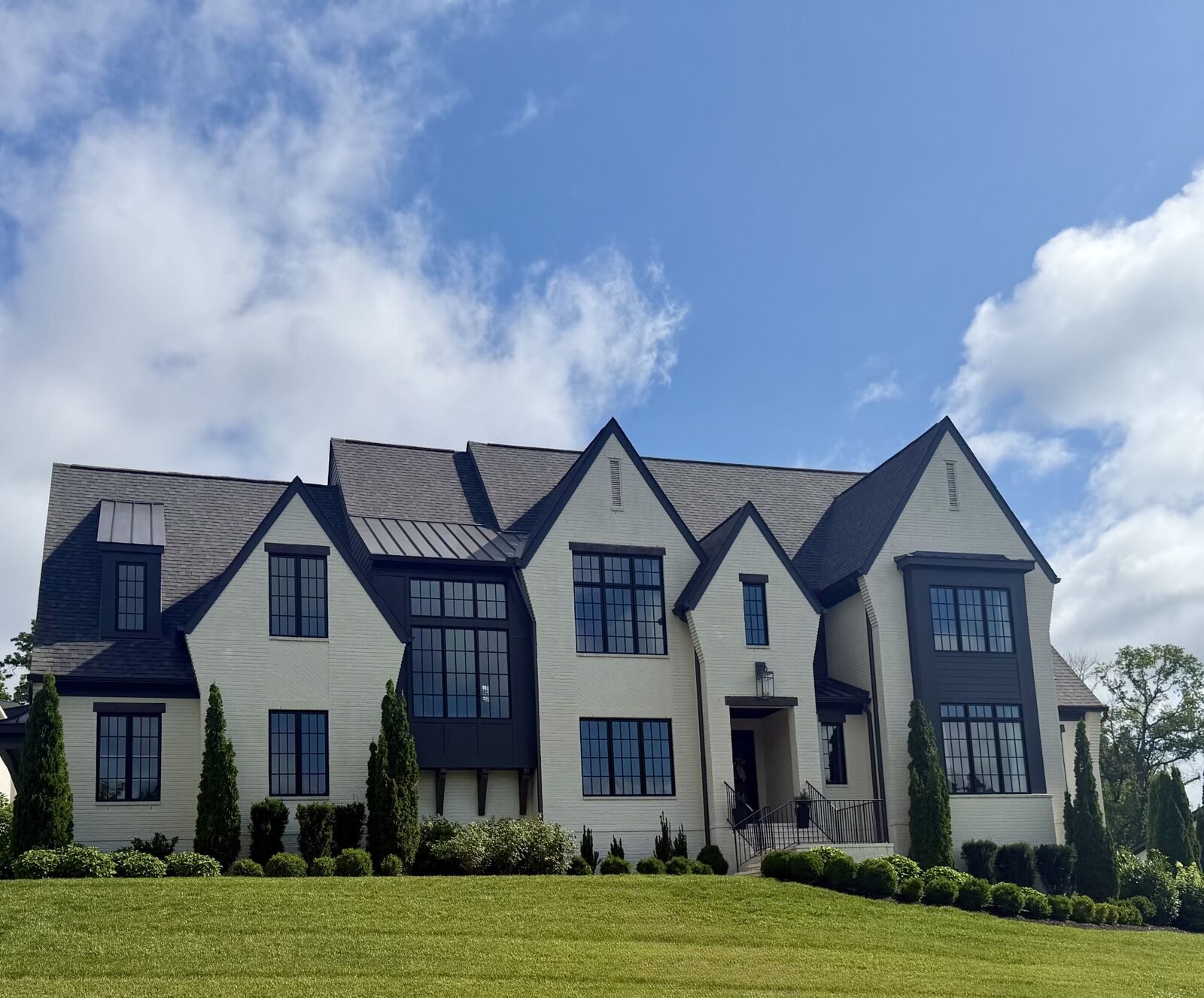 Property Photo: 1598 Eastwood Dr TN 37027