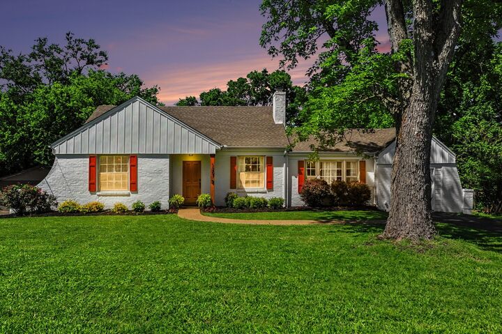 Property Photo:  1207 Kenwood Dr  TN 37216 