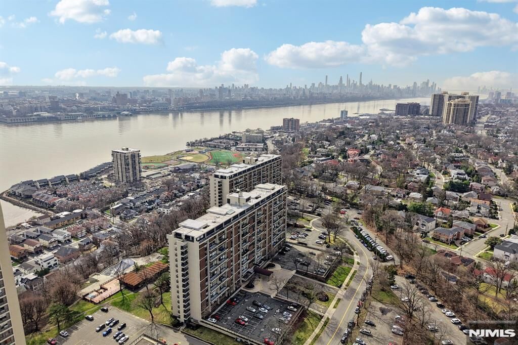 Property Photo: 2 Horizon G16 NJ 07024