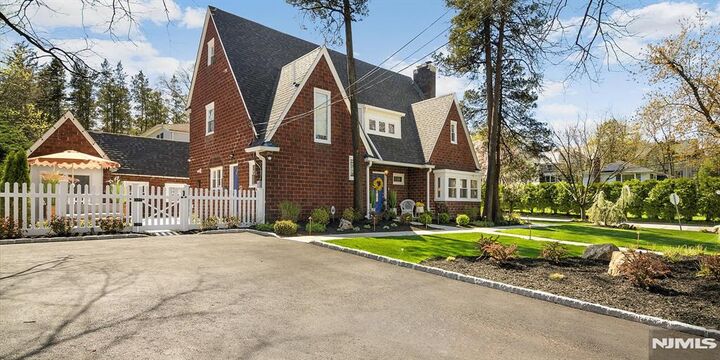 Property Photo:  206 Lakeview Avenue  NJ 07605 
