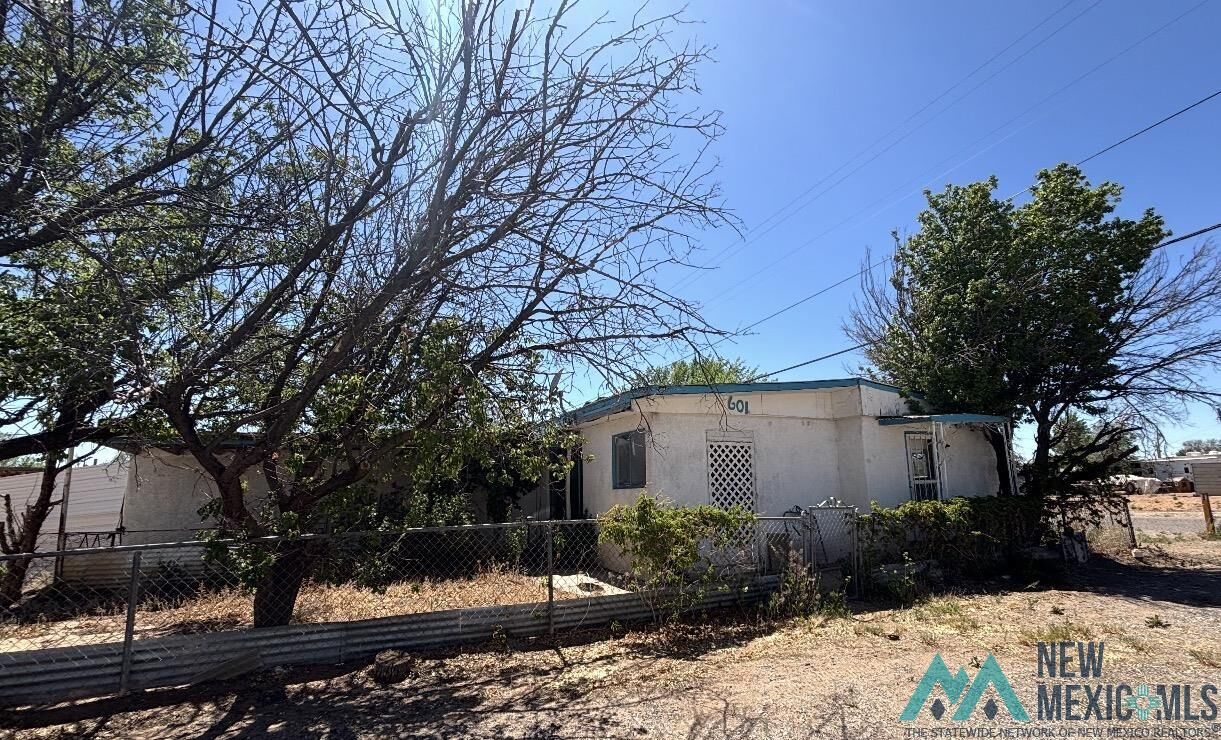 Property Photo:  601 Valencia Avenue  NM 87021 