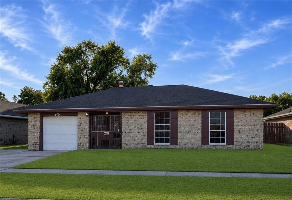 Property Photo:  2416 W Pearl Drive  LA 70072 