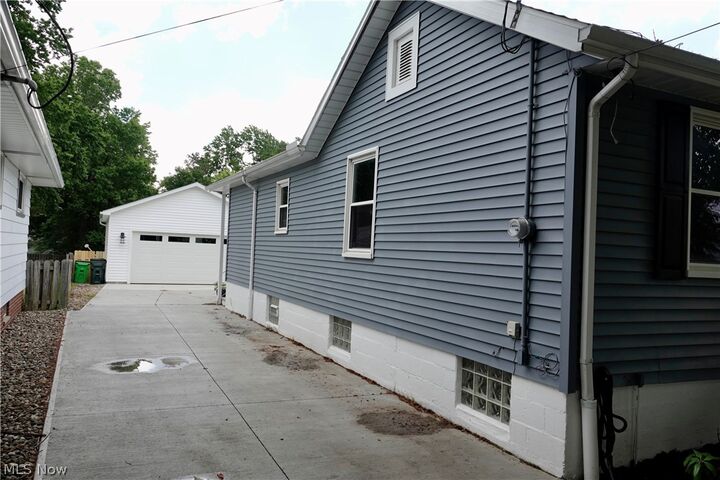 Property Photo: 1325 Elmwood Road OH 44124