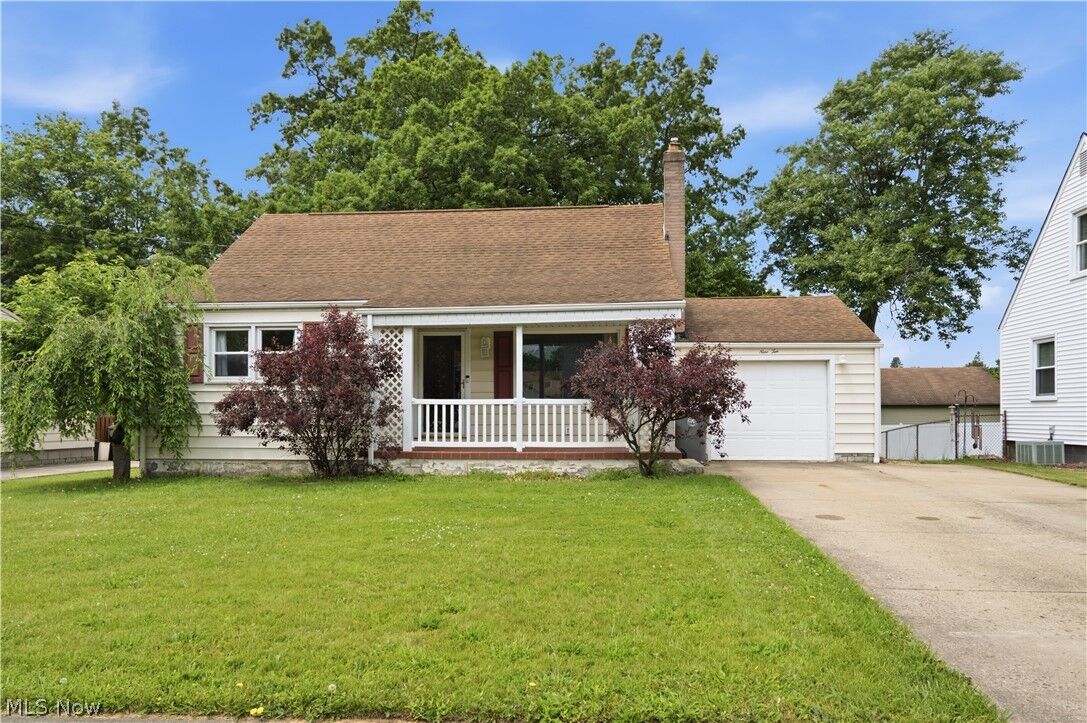 Property Photo: 910 S Hazelwood Avenue OH 44509