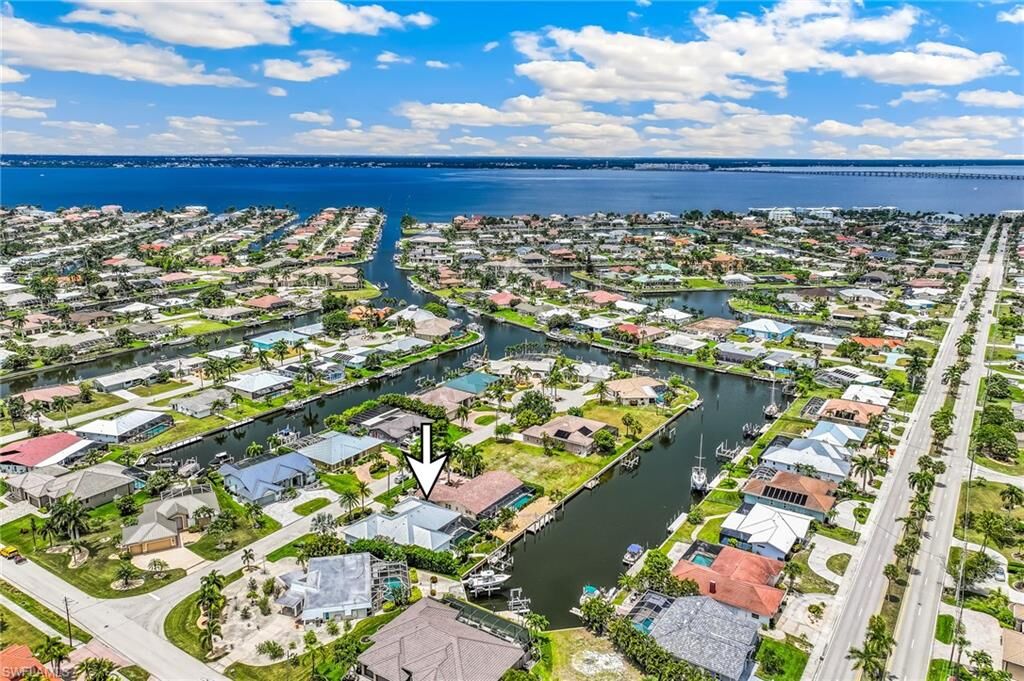 Property Photo: 2477 Sierra Ln FL 33950