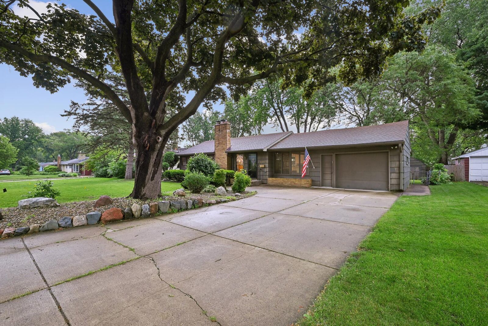 Property Photo: 1200 Shryer Avenue W MN 55113