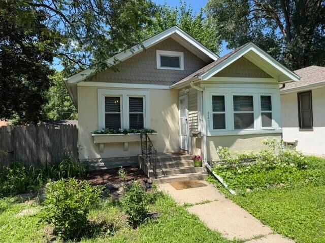 Property Photo:  3411 Queen Avenue N  MN 55412 