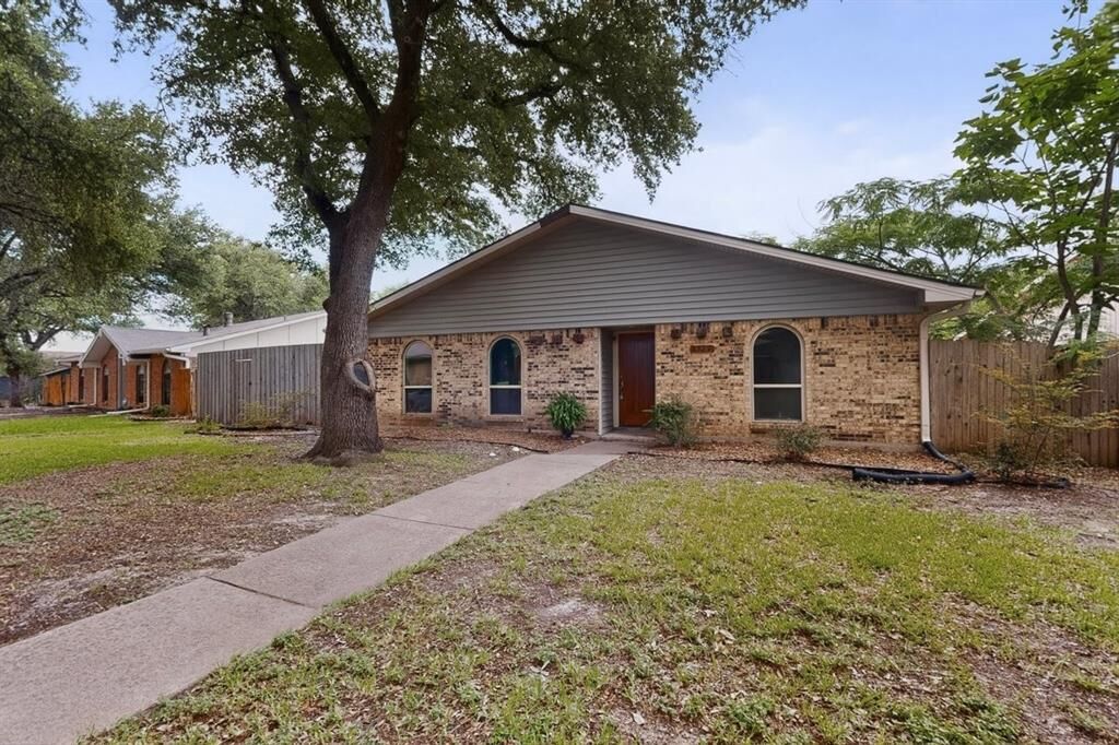 Property Photo:  4329 Thicket Drive  TX 75043 