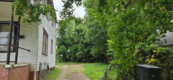 Property Photo:  2208 Centenary Boulevard  LA 71104 